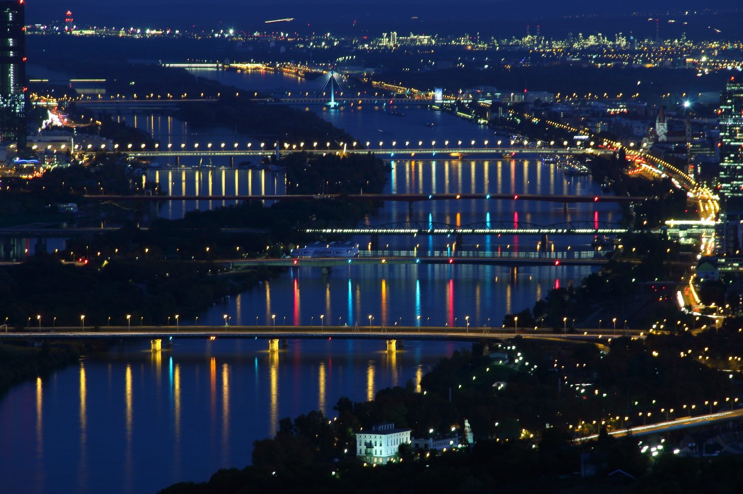 Vienna_Danube_Night